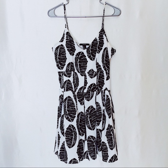 Forever 21 Dresses & Skirts - SIMPLY CHIC FOREVER 21 LEAF PRINT MINI DRESS, M
